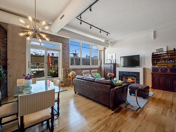 2nd image of 1158 W Armitage Ave APT 305
