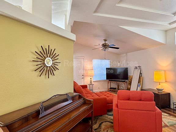 4th image of 580 Silverbrook Dr