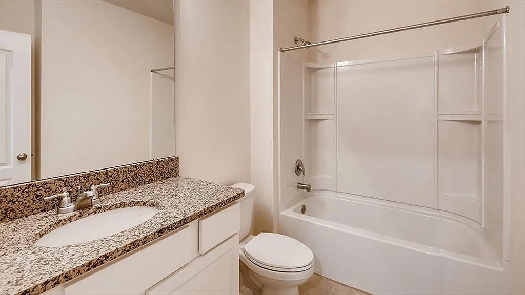 3 bed, 1756 sqft, $2,200 — Photo 3