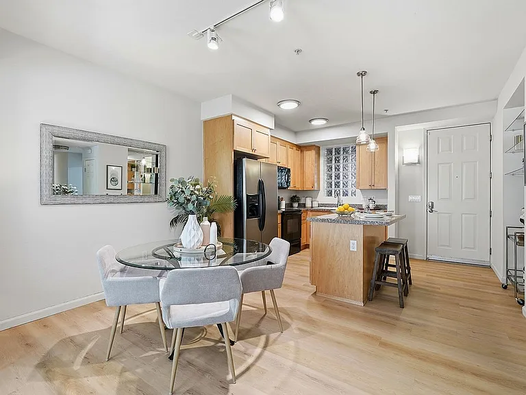 800 N 8th St #103 — Photo 5