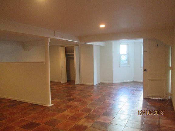 2nd image of 1653A Waller St