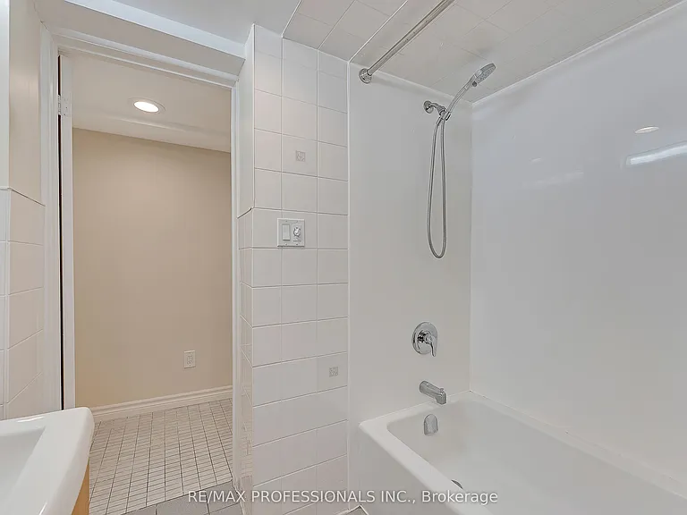 5B Old Mill Dr #LOWER — Photo 17