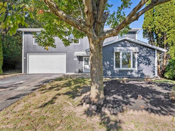 1131 Candlewick Dr NW, Poplar Grove, IL 61065