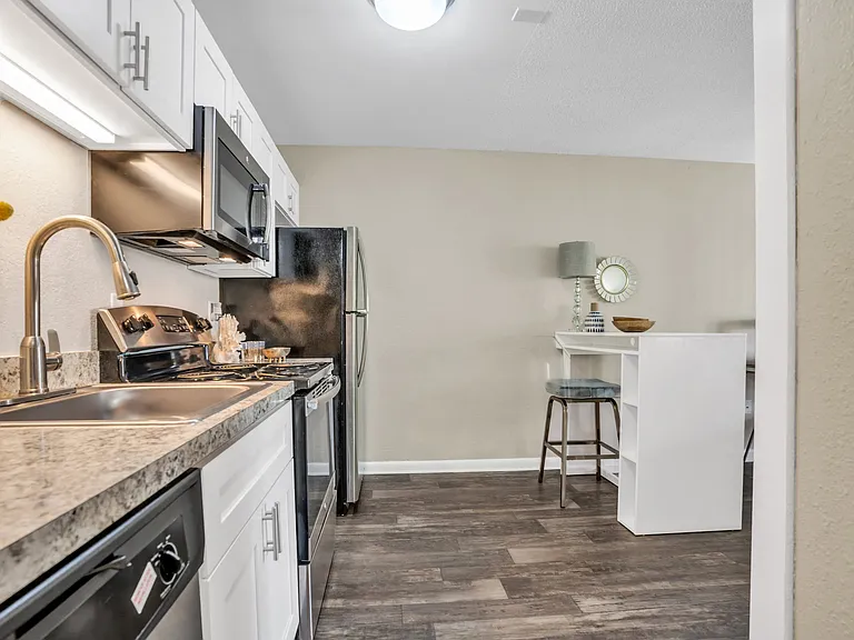 Castilian Apartments — Photo 19