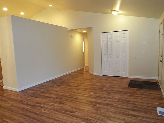 3rd image of 4830 106th St NE
