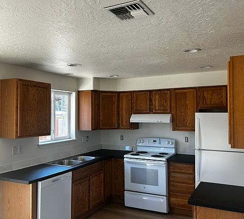4th image of 4522 Farrell Ave NE