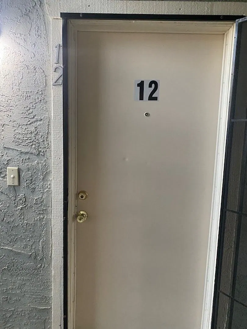 3900 El Potrero Lane #12 - Apartment — Photo 3