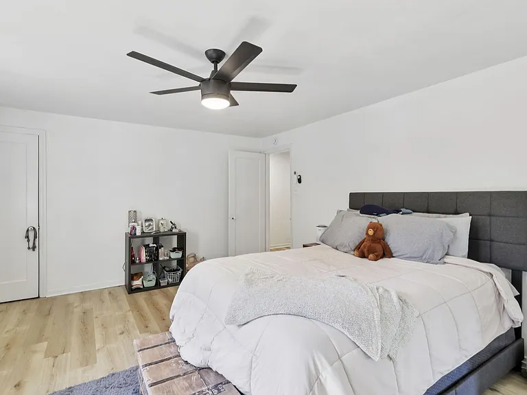 Charming 1, 2, and 3-Bedroom Townhomes in a Quiet Pittsburgh Neighborhood — Photo 79