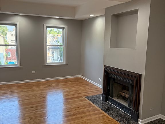 2nd image of 1647 N Francisco Ave #2