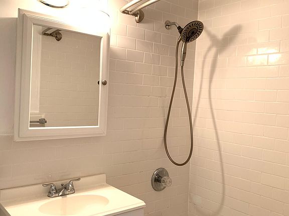 4th image of 1100 Warburton Ave APT 4G