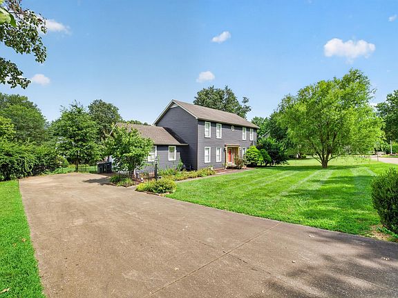 3rd image of 1013 Ballard Ln