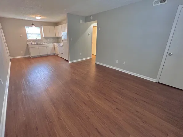 620 E Davis St #D, Burlington, NC 27215