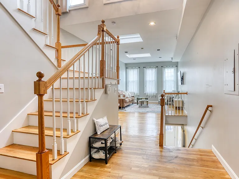 275 Main St #2 — Photo 3