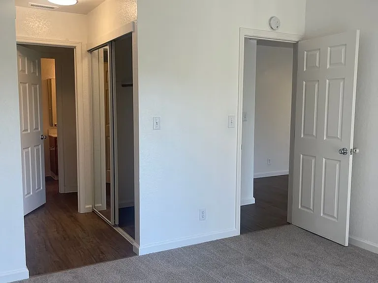 720 Sunrise Ave — Photo 1