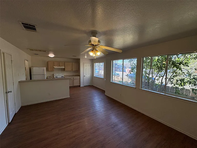111 Cedargrove — Photo 4
