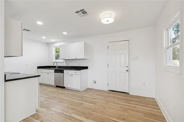3 bed, 2.0 bath, 1150 sqft, $1,750 — Photo 4