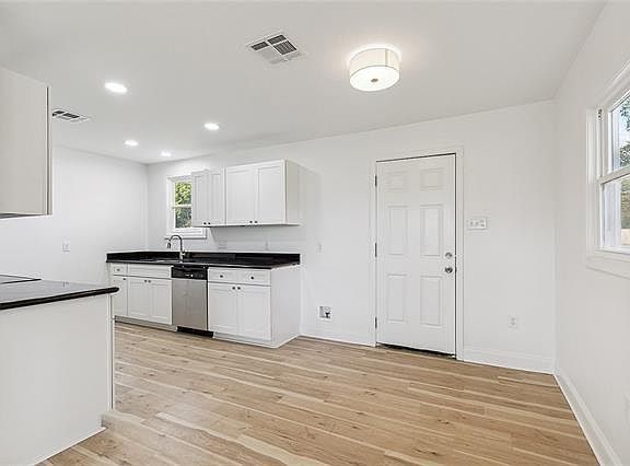 4th image of 927 Rupp St