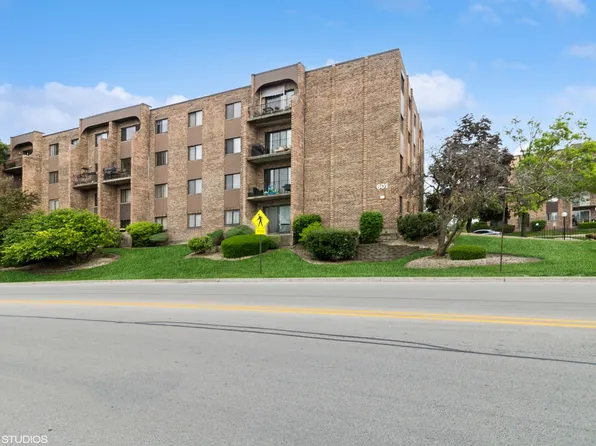 601 W Huntington Commons Rd APT 305, Mount Prospect, IL 60056