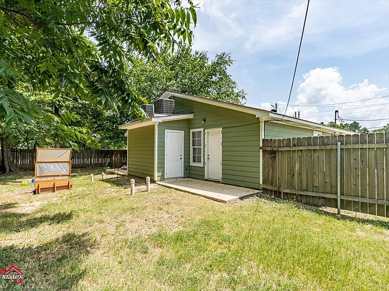 1225 Pecan St #B — Photo 12