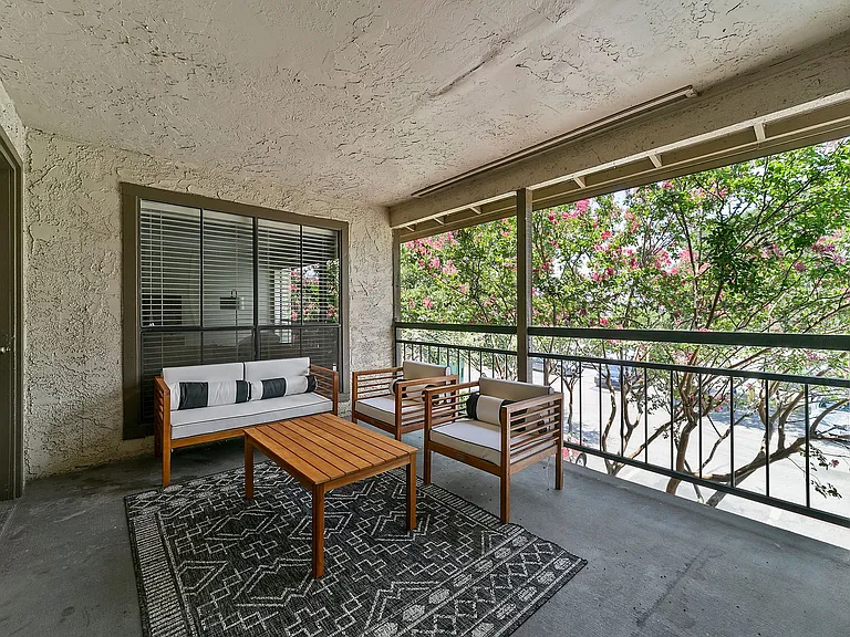 Lakeside Apartments — Photo 3