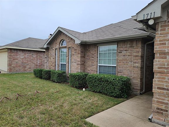 3rd image of 1711 Griffin Ln