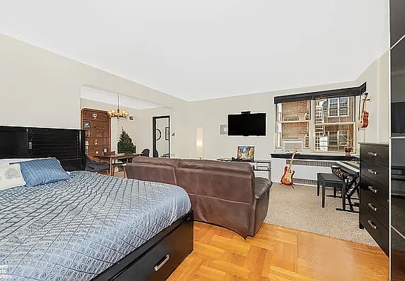 3rd image of 720 Fort Washington Ave APT 5F
