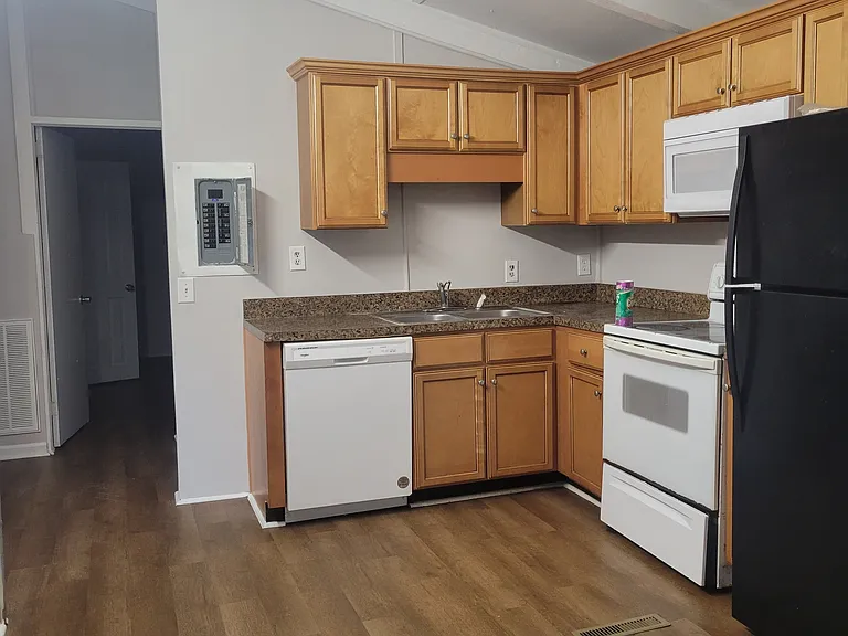 2161 Bingham Dr — Photo 5