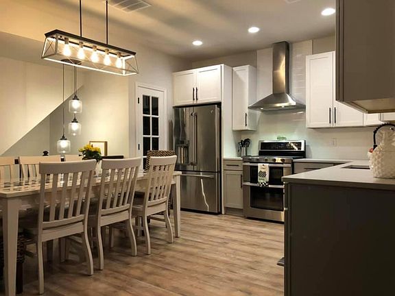 Eat-in kitchen