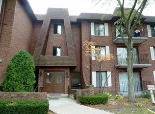 100 Clubhouse Ln APT 101, Lake Zurich, IL 60047