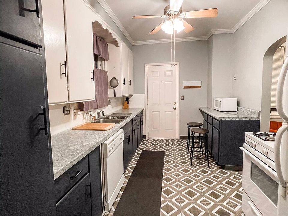 1st image of 942 Pine Ave NW #1
