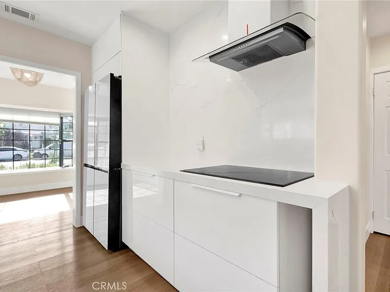 1432 N Catalina St — Photo 8