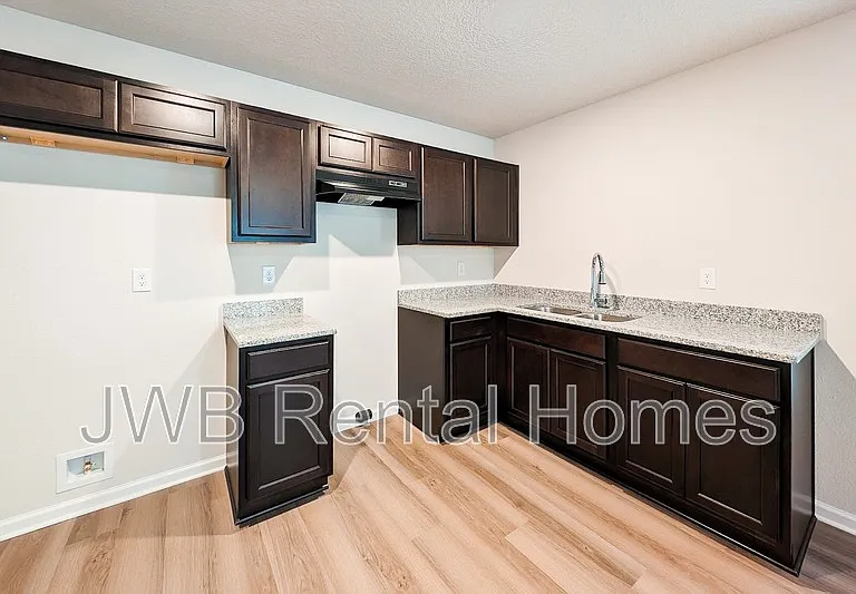 2811 Myrtle Ave #1 — Photo 2