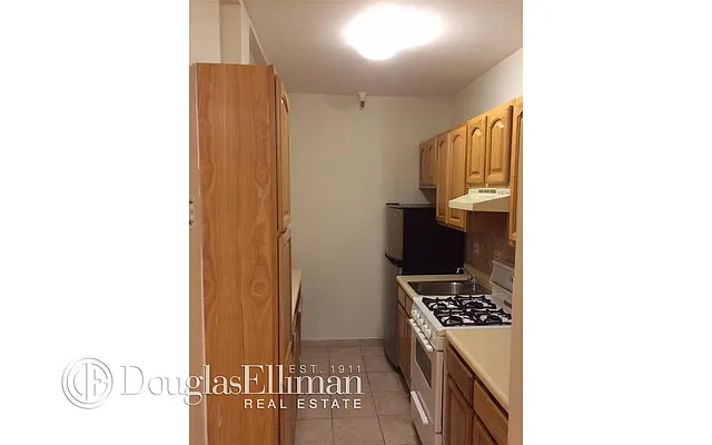Rented by Douglas Elliman | media 19
