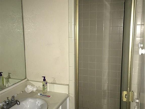 5th image of 1109 Oakland Dr