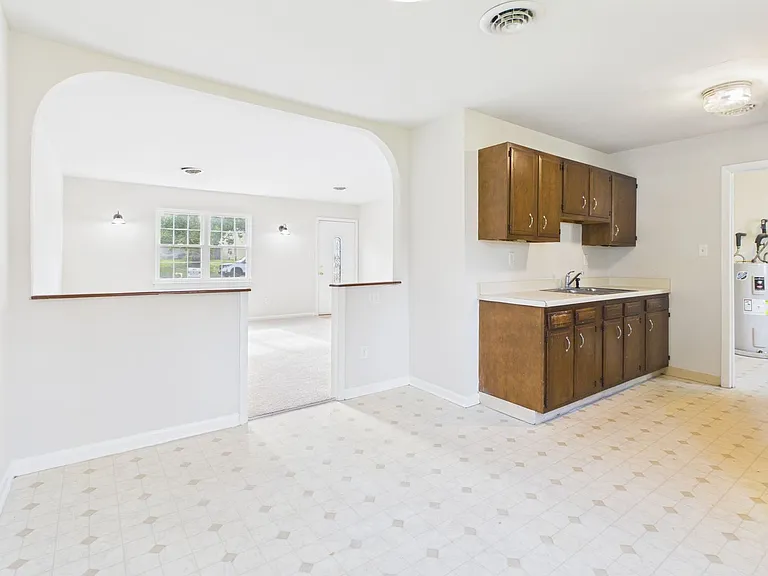 2336 Sara Ln — Photo 10