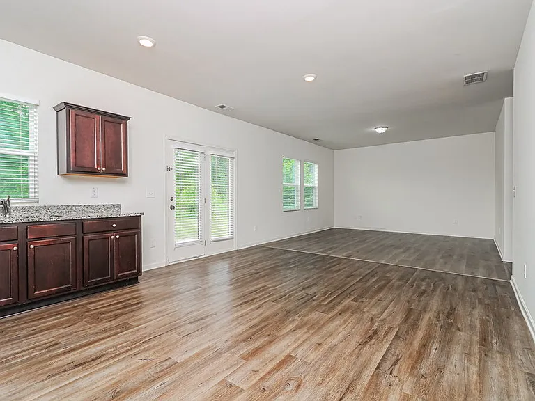 44 Meriwether Ln — Photo 8