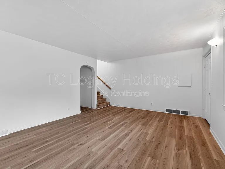 321 Clark St — Photo 6