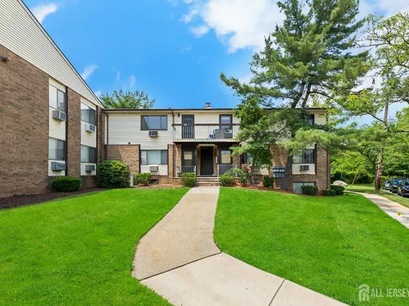 1004 Cricket Ln, Woodbridge, NJ 07095