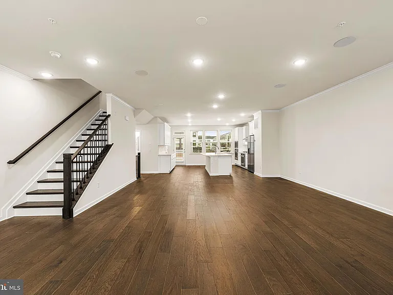 105 Vaughn Dr — Photo 26