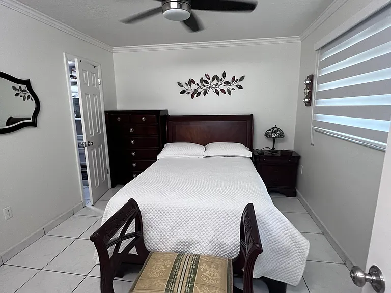 Room / closet and bathroom