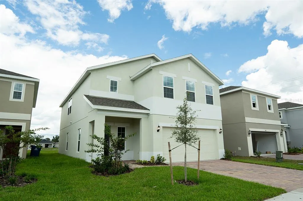 5 bed, 2.5 bath, 2287 sqft, $2,400 — Photo 1