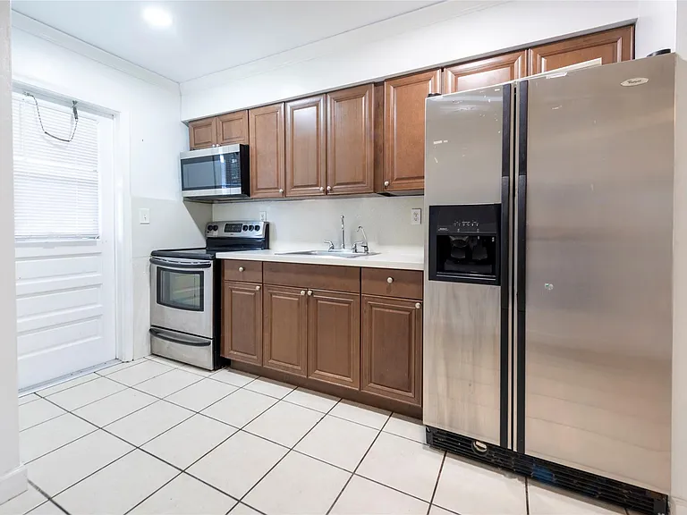 6170 SW 43rd St #1-2 — Photo 2