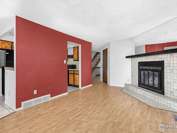 4th image of 2118 Collyer St #E