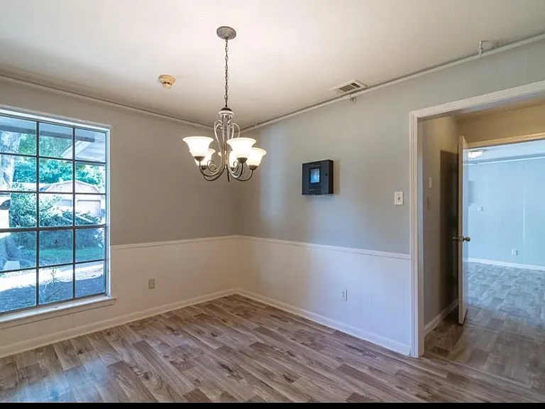 7621 Gleason Rd — Photo 16