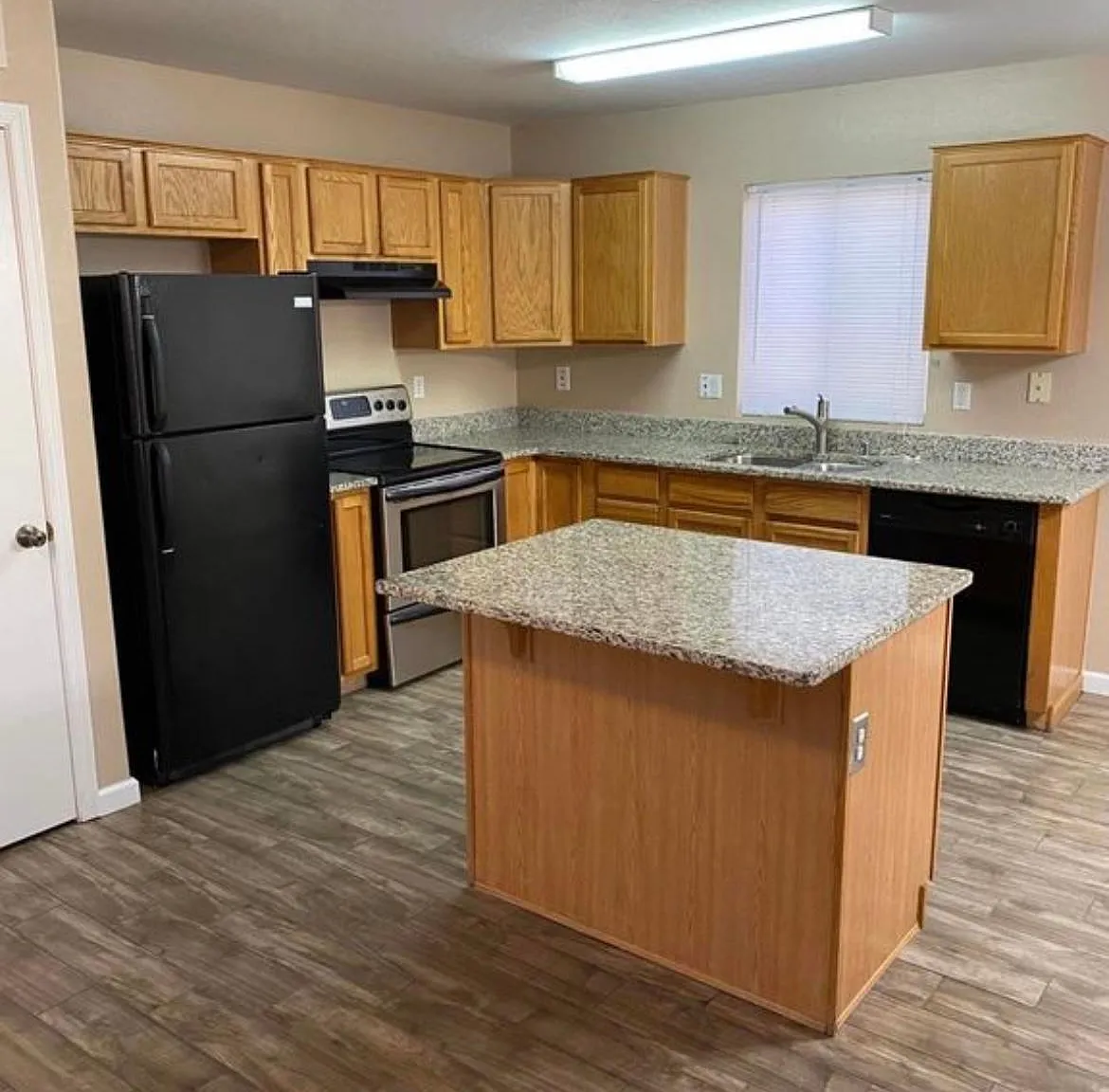 2221 E Union Hills Dr — Photo 2