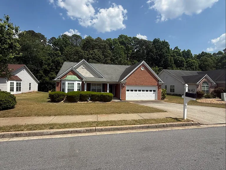 95 Saddlebrook Ct — Photo 1