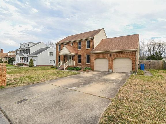 4th image of 327 Barcelona Dr