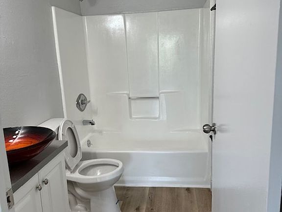 5th image of 4265 S Hoover St APT 1