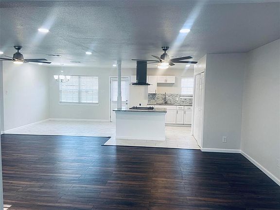 4th image of 3121 Caribbean Dr