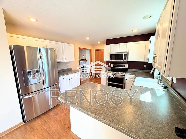 330 NE Cardinal Ln — Photo 11